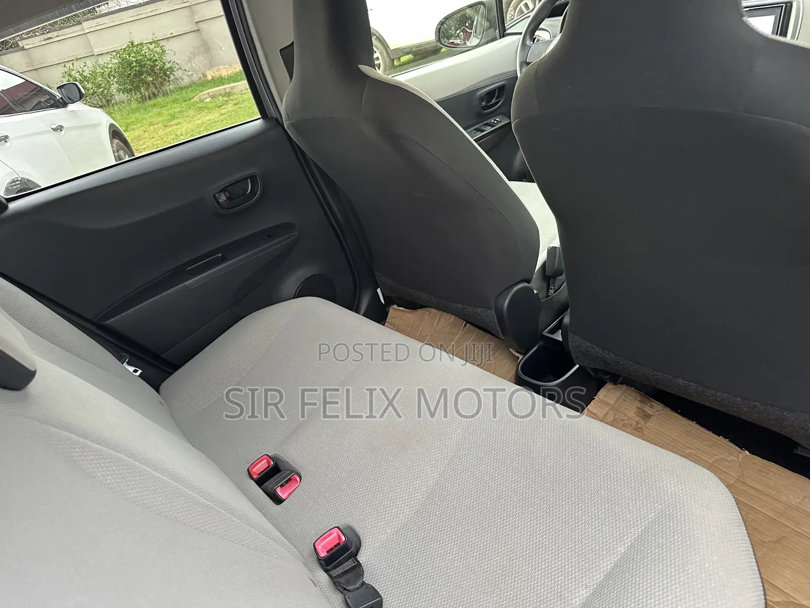 Toyota Vitz 1.5 FWD 5dr 2013 Silver