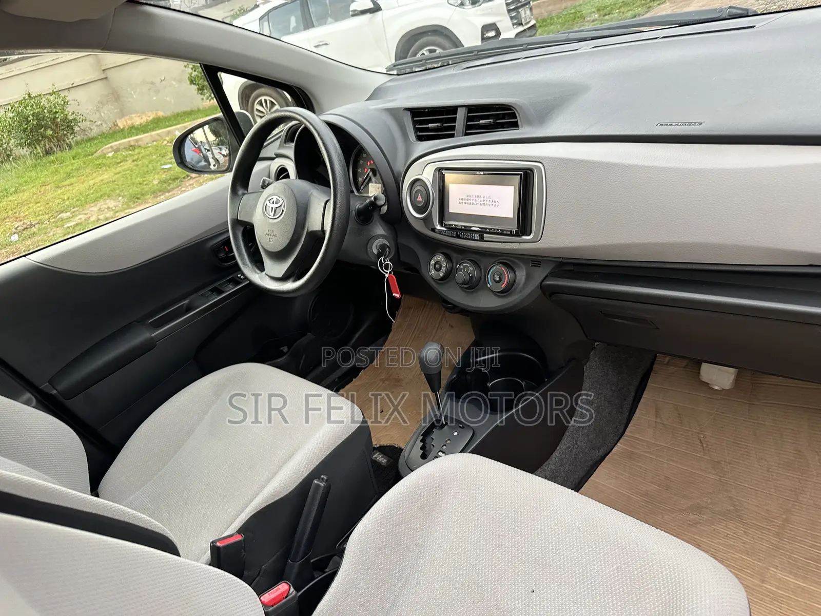 Toyota Vitz 1.5 FWD 5dr 2013 Silver