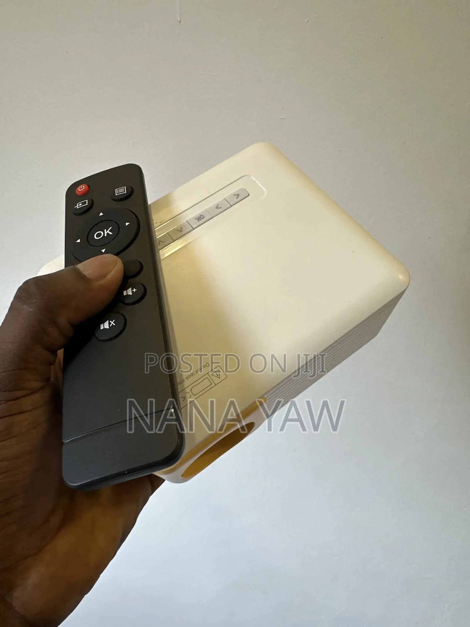 Yoton Y3 Mini Projector