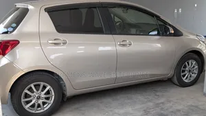 Toyota Vitz 1.3 AWD 5dr 2015 Gold