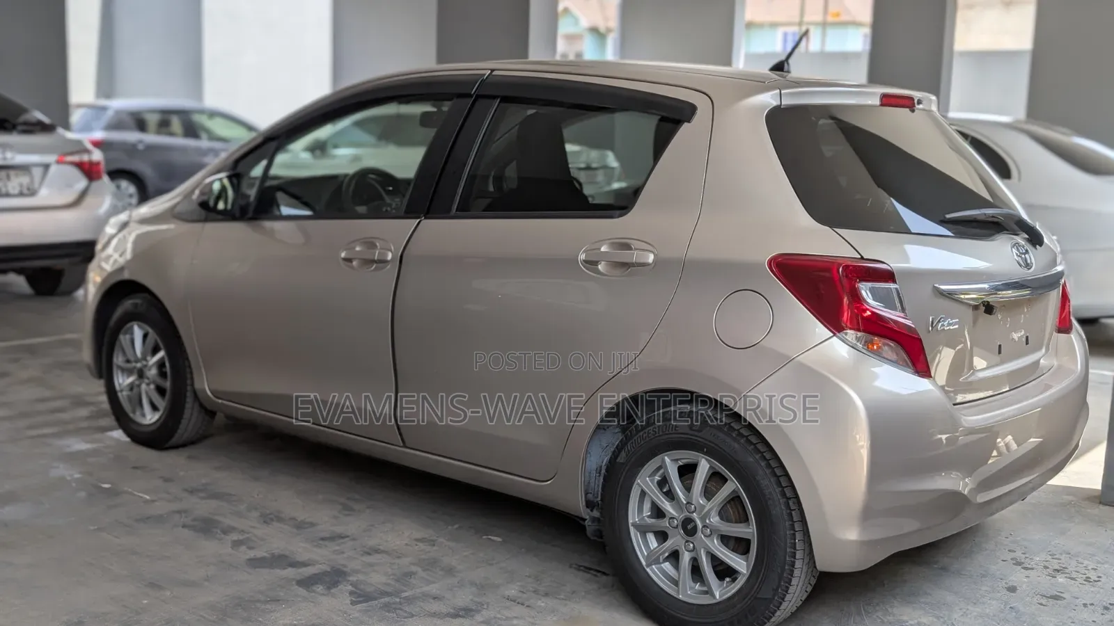 Toyota Vitz 1.3 AWD 5dr 2015 Gold
