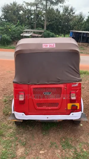 Bajaj RE 2025 Red