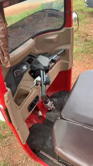Bajaj RE 2025 Red