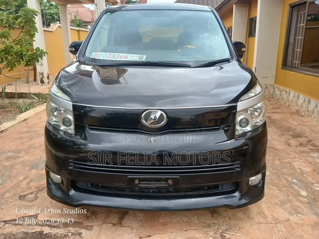 Toyota Voxy V 2WD 8-Seater 2013 Black