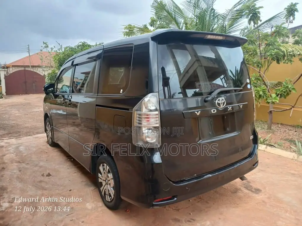Toyota Voxy V 2WD 8-Seater 2013 Black