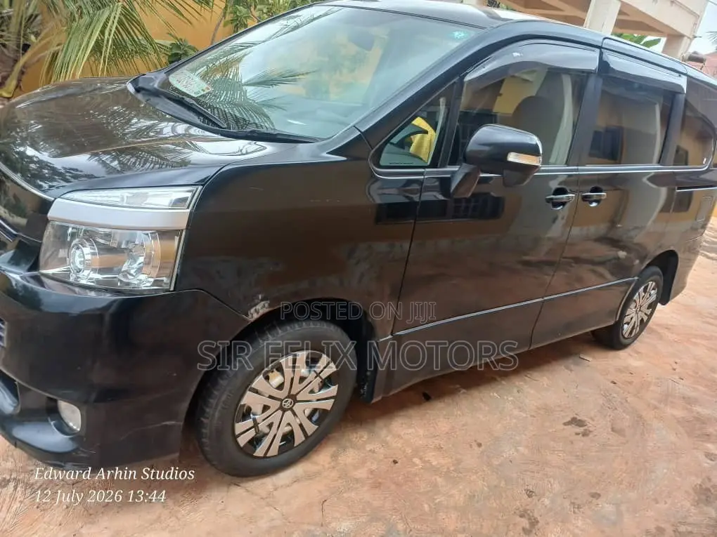 Toyota Voxy V 2WD 8-Seater 2013 Black