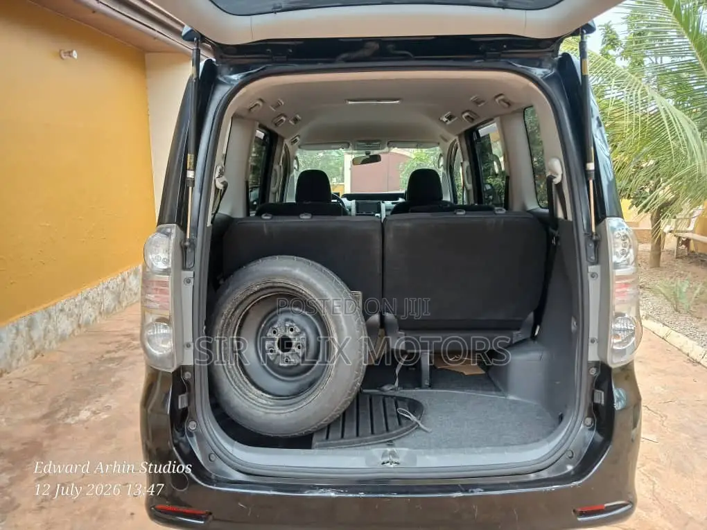 Toyota Voxy V 2WD 8-Seater 2013 Black