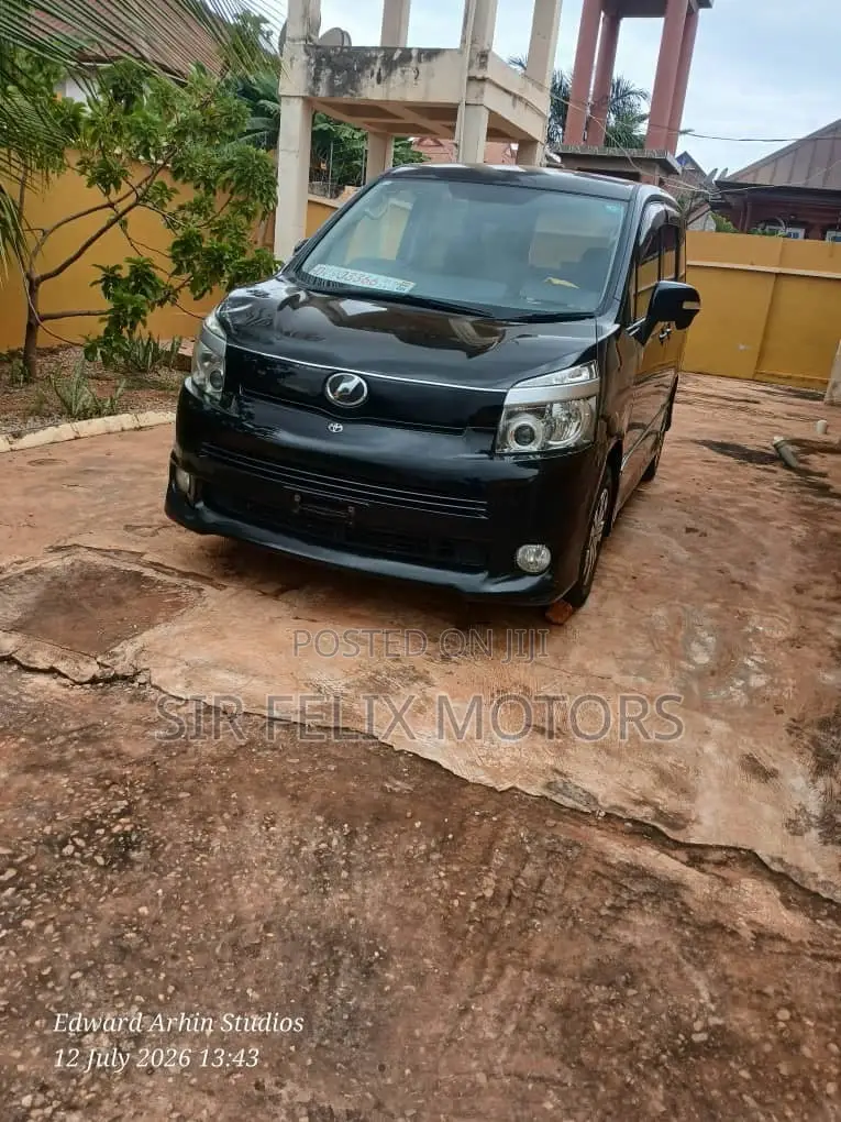 Toyota Voxy V 2WD 8-Seater 2013 Black