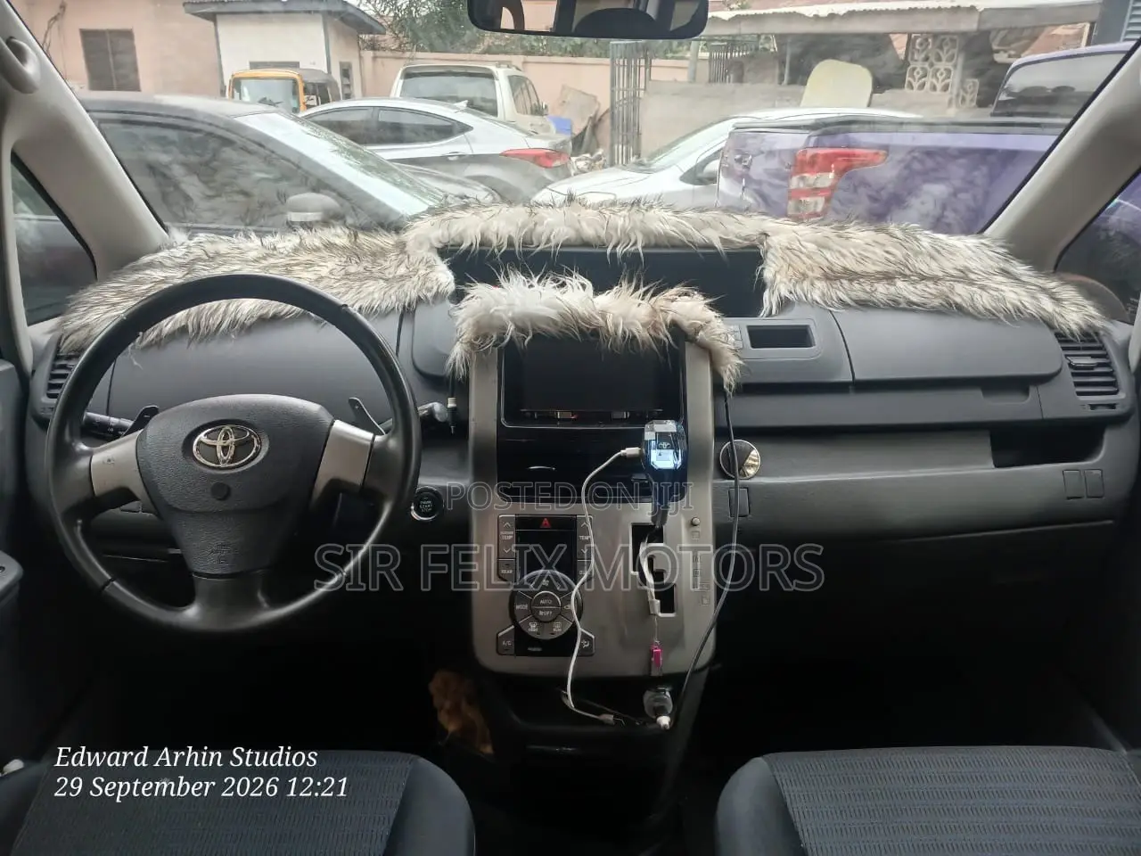 Toyota Voxy V 2WD 8-Seater 2013 Black