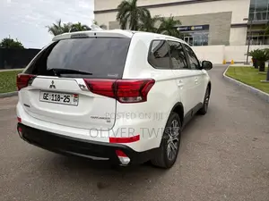 Mitsubishi Outlander SEL FWD 2019 White