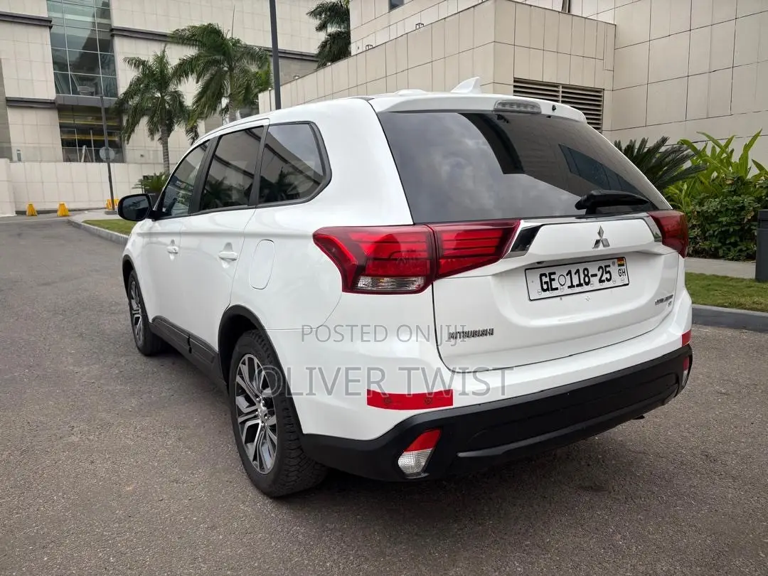Mitsubishi Outlander SEL FWD 2019 White