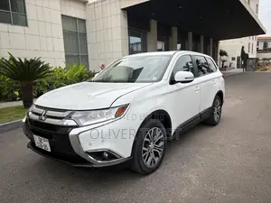 Mitsubishi Outlander SEL FWD 2019 White
