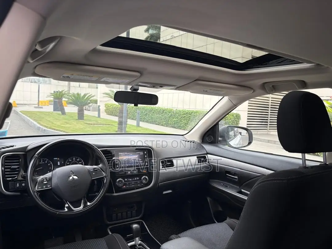 Mitsubishi Outlander SEL FWD 2019 White