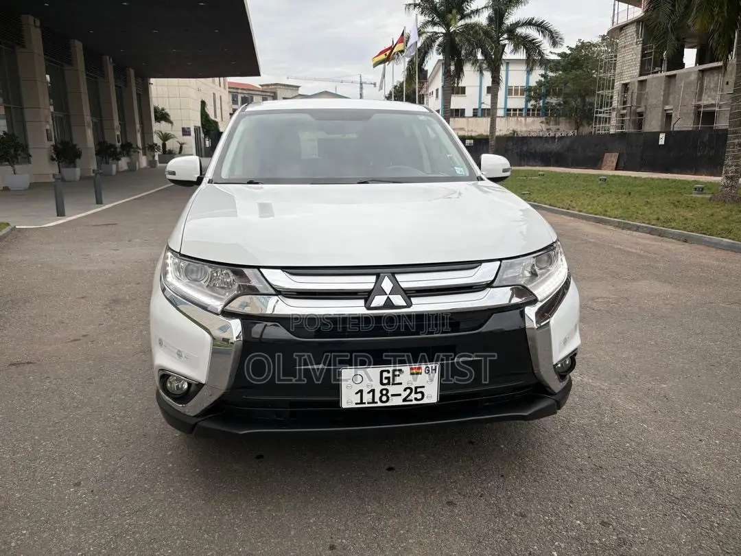 Mitsubishi Outlander SEL FWD 2019 White