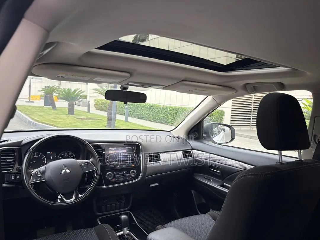 Mitsubishi Outlander SEL FWD 2019 White