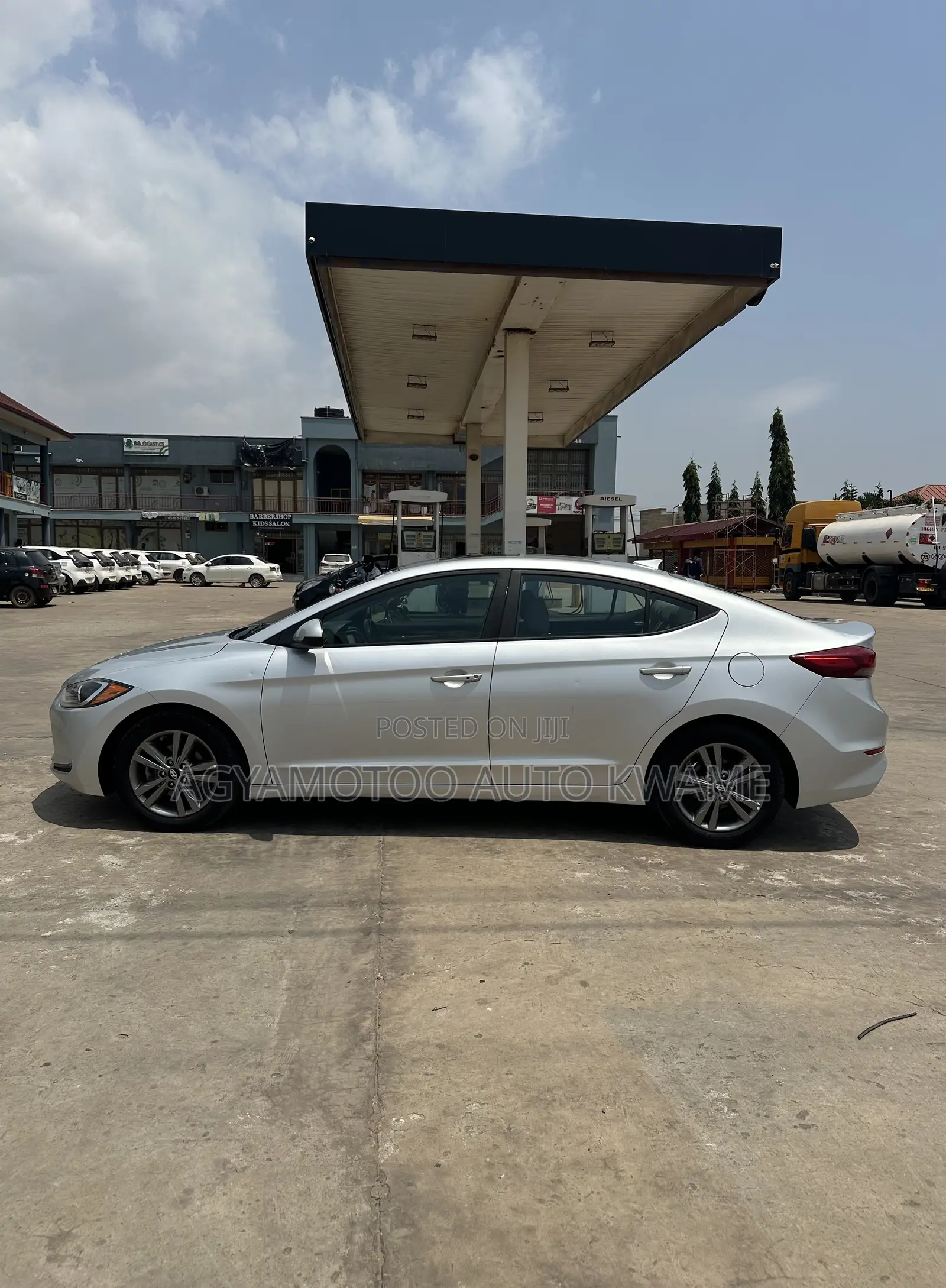 Hyundai Elantra SE Sedan FWD (2.0L 4cyl 6M) 2017 Silver