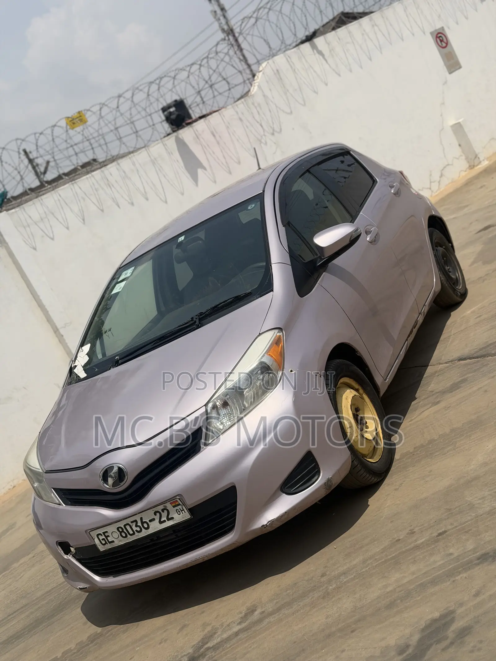 Toyota Vitz 2012 Silver