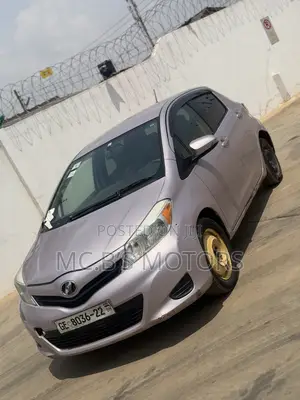 Toyota Vitz 2012 Silver