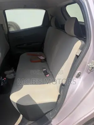 Toyota Vitz 2012 Silver