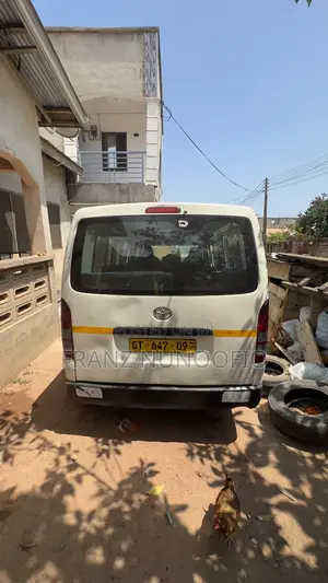 Toyota HiAce 2012 White
