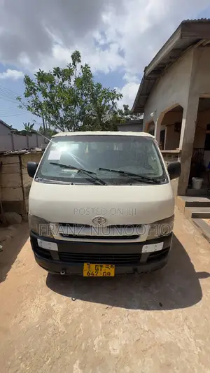 Toyota HiAce 2012 White