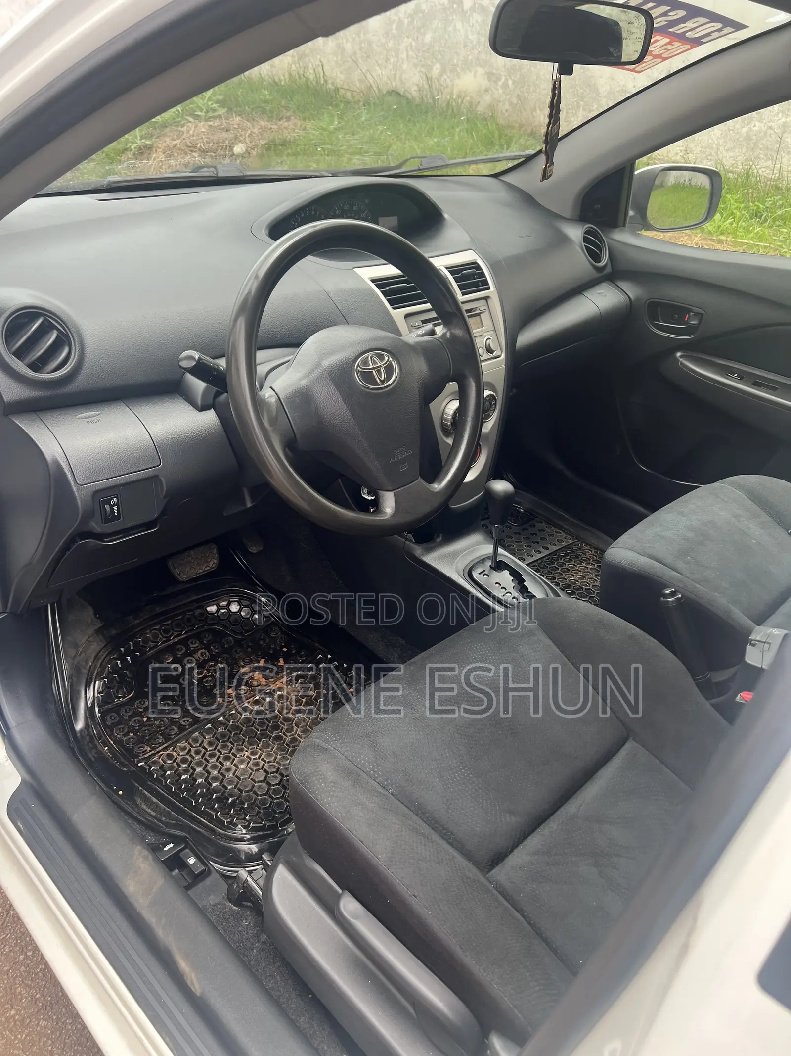 Toyota Yaris 2012 White