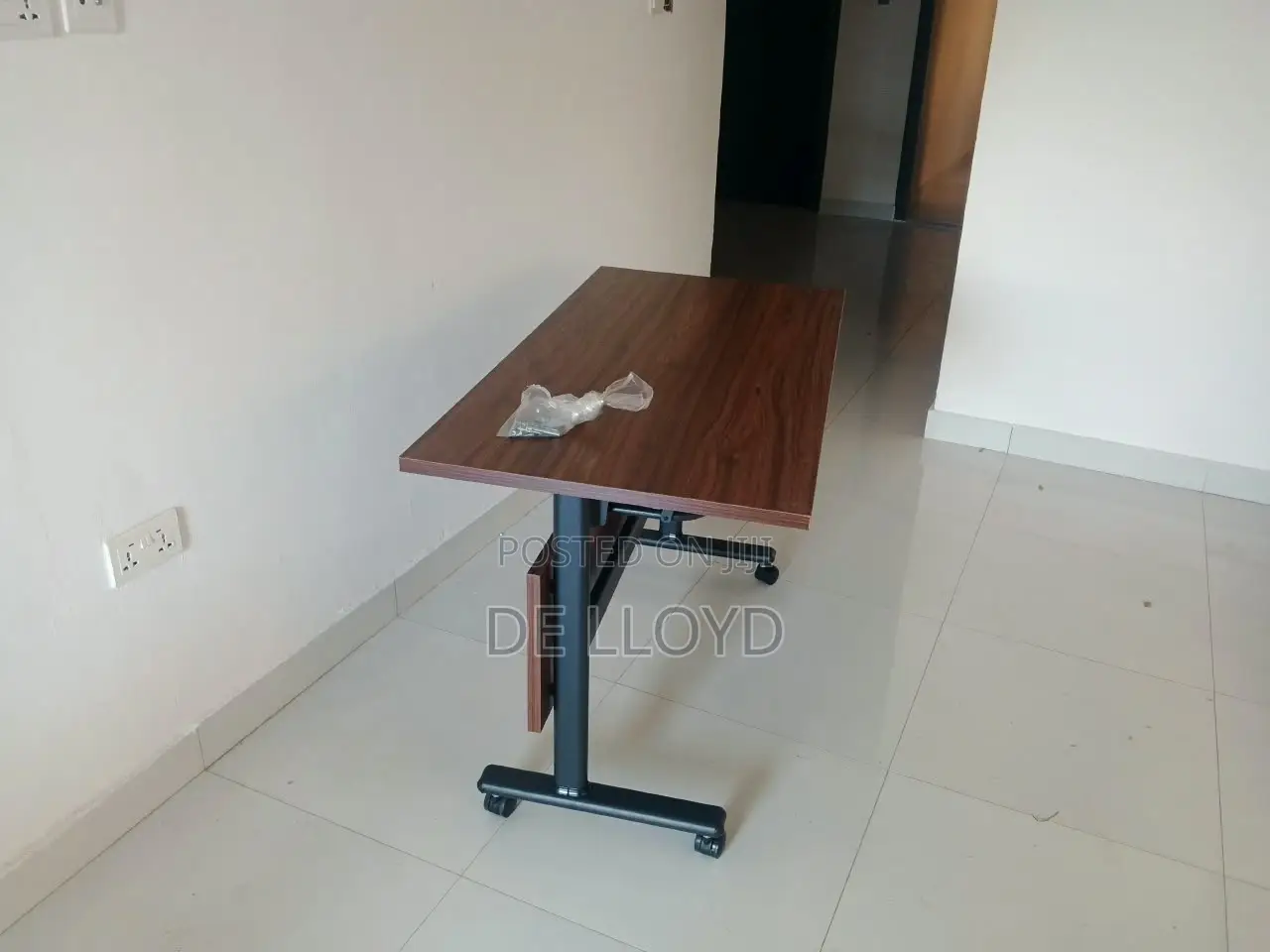 1.6 Conference/ Meeting/ Multipurpose Table