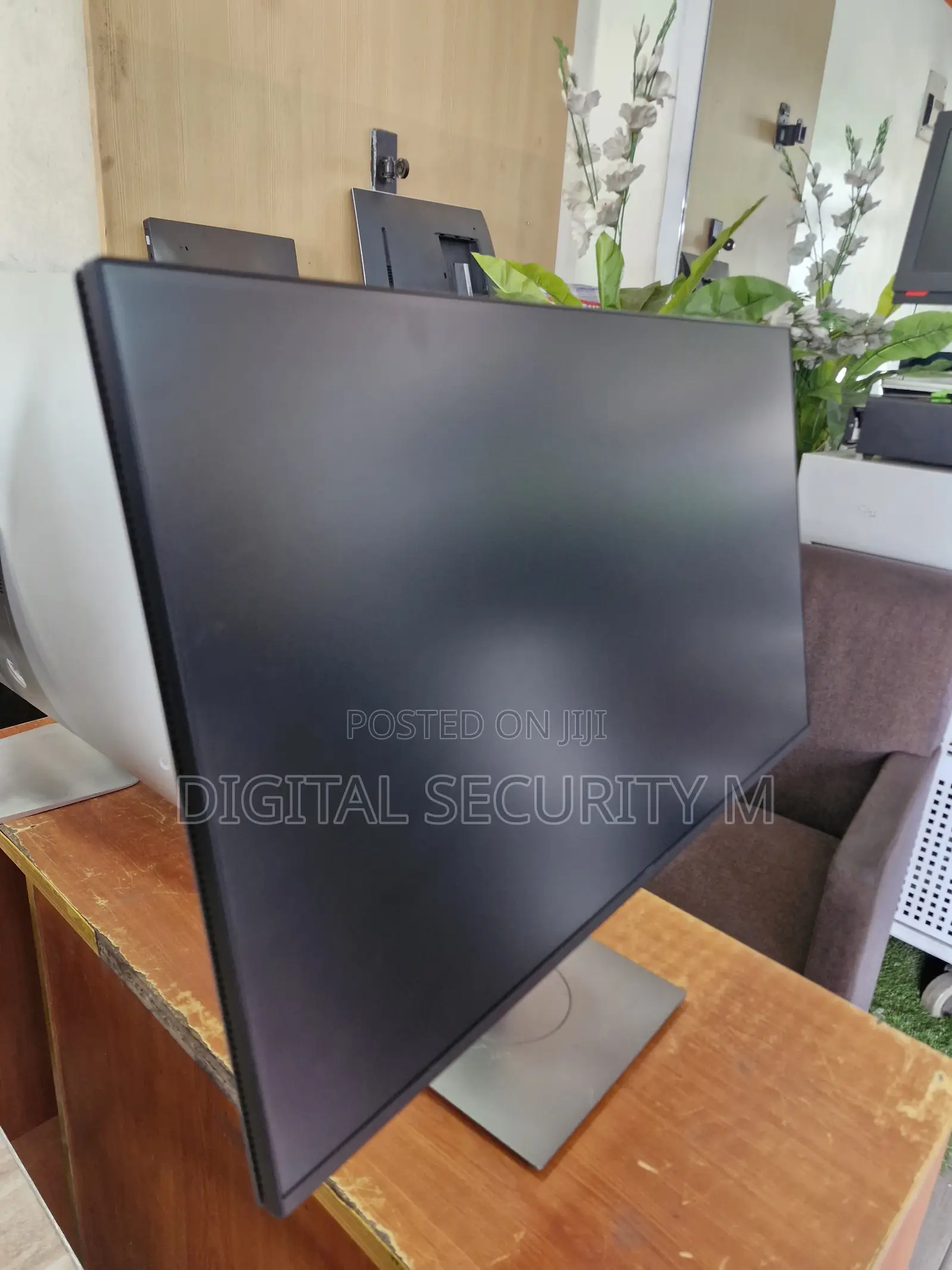 Dell P2725he the Dell P2725HE 27-Inch Full HD USB-C Hub Monitor