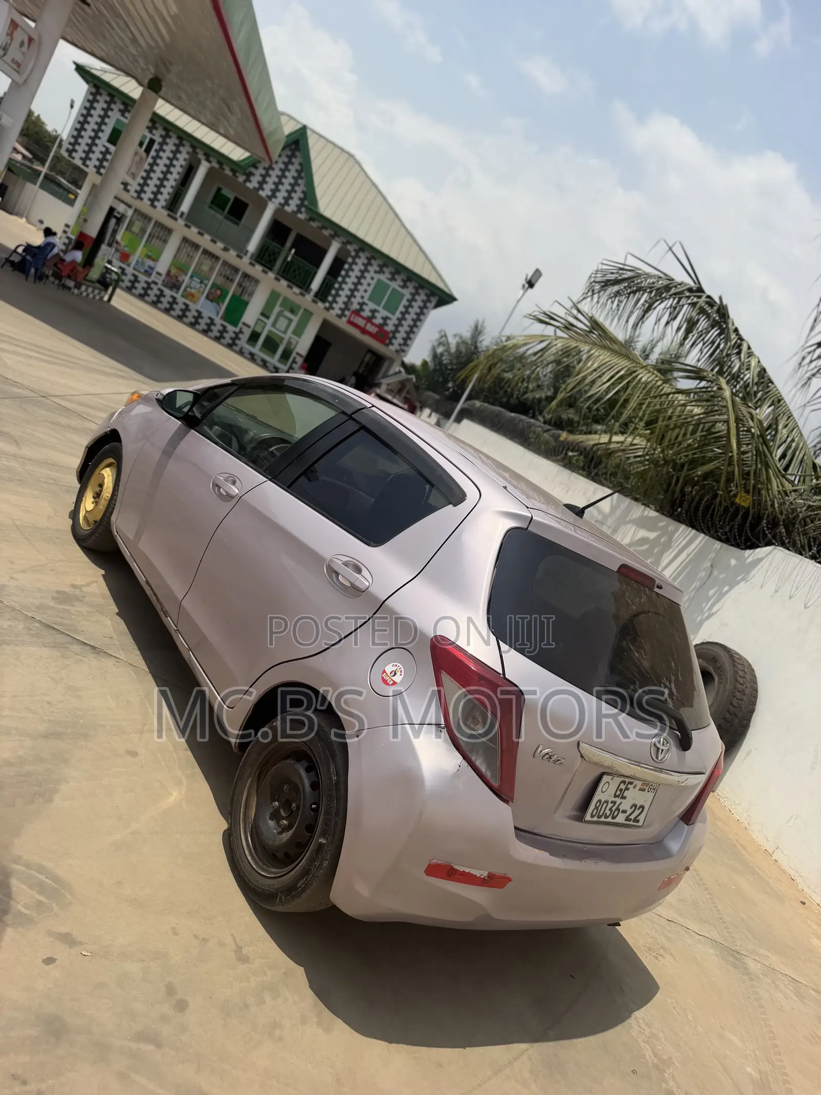 Toyota Vitz 2012 Silver