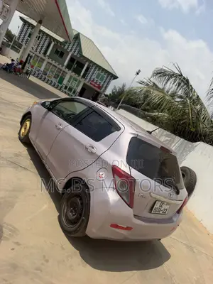 Toyota Vitz 2012 Silver