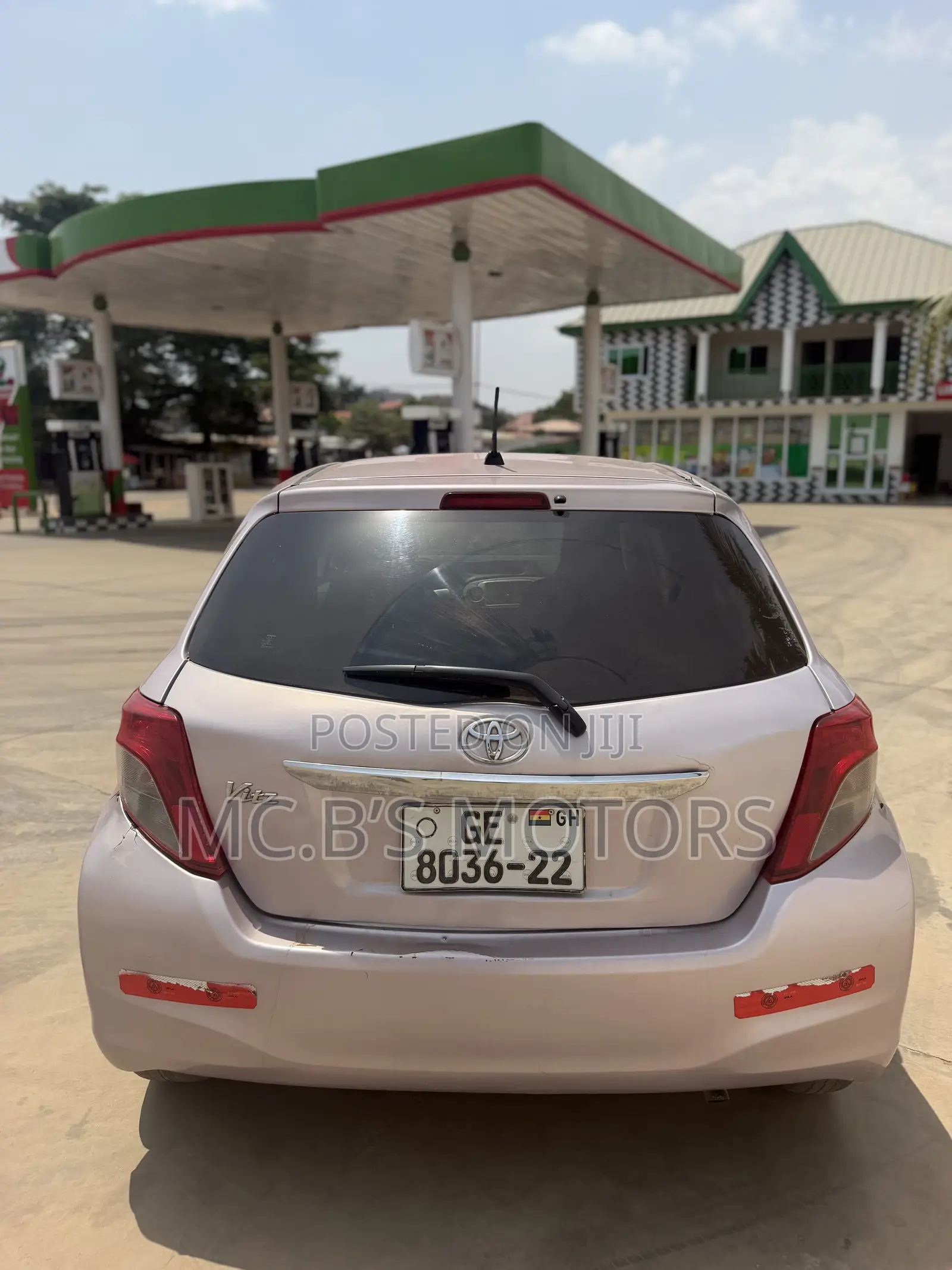 Toyota Vitz 2012 Silver