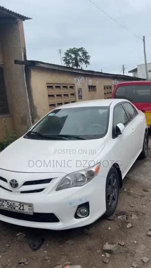 Toyota Corolla LE 4dr Sedan (1.8L 4cyl 4A) 2013 White