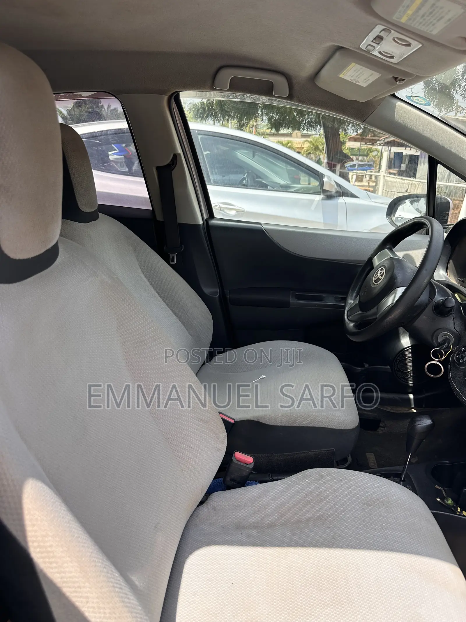 Toyota Vitz 1.3 AWD 3dr 2012 Gray