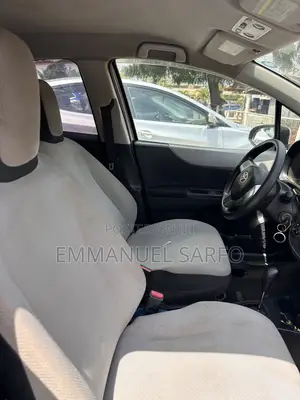 Toyota Vitz 1.3 AWD 3dr 2012 Gray