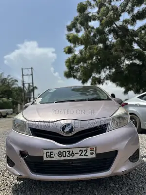 Toyota Vitz 1.3 AWD 3dr 2012 Gray