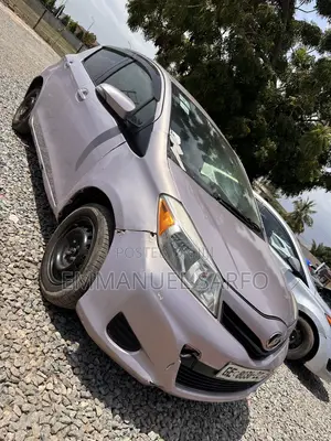 Toyota Vitz 1.3 AWD 3dr 2012 Gray