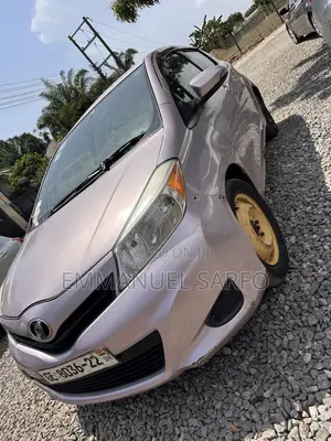 Toyota Vitz 1.3 AWD 3dr 2012 Gray