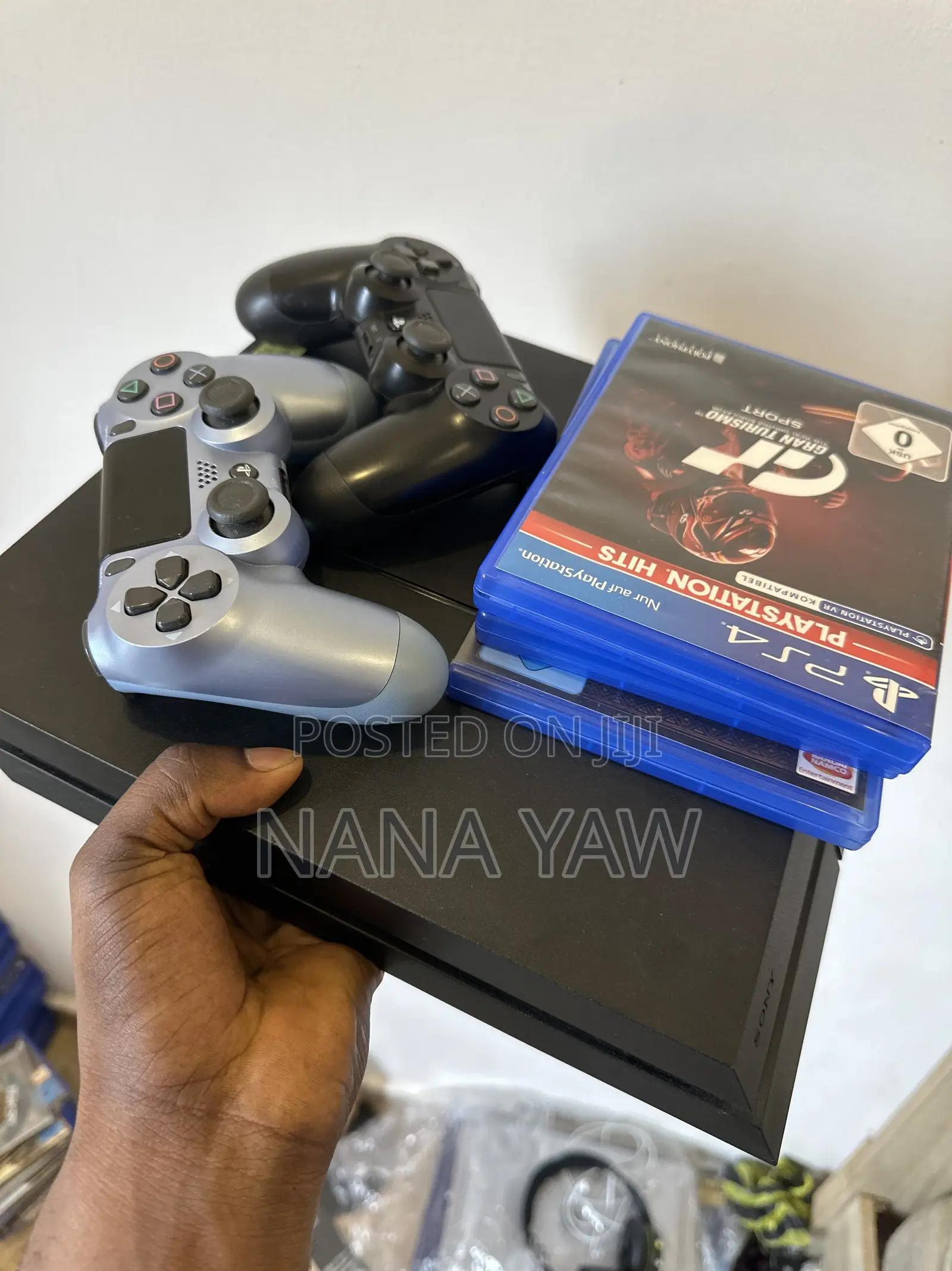 PS4 Standard With 2 Original Controllers