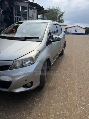Toyota Vitz 1.5 FWD 5dr 2013 Gray