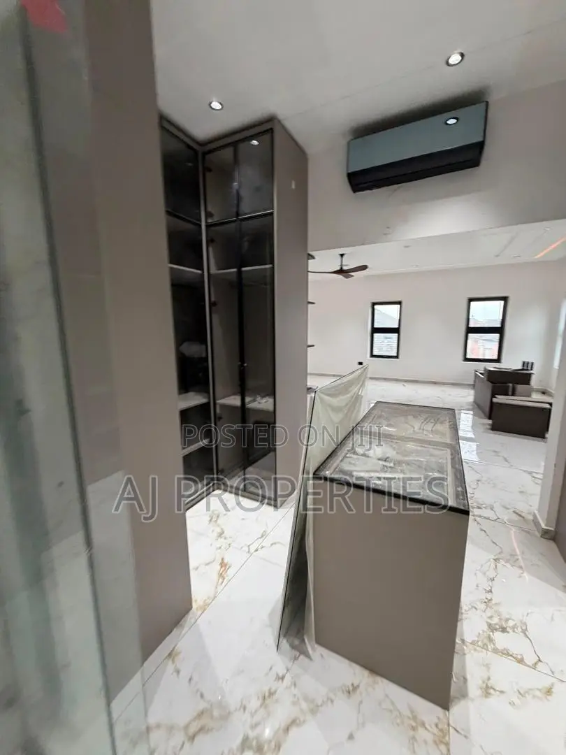 5bdrm House in East Legon for sale