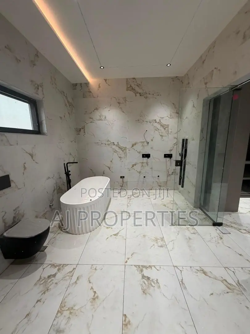 5bdrm House in East Legon for sale