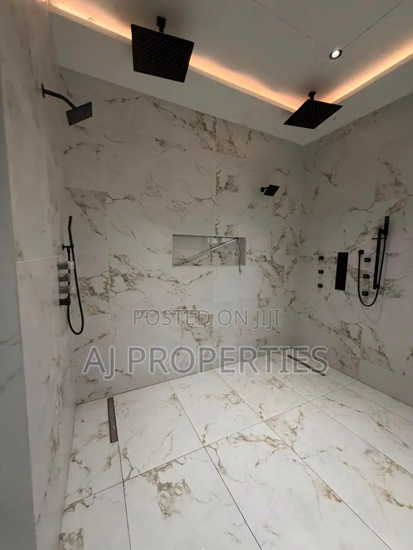 5bdrm House in East Legon for sale