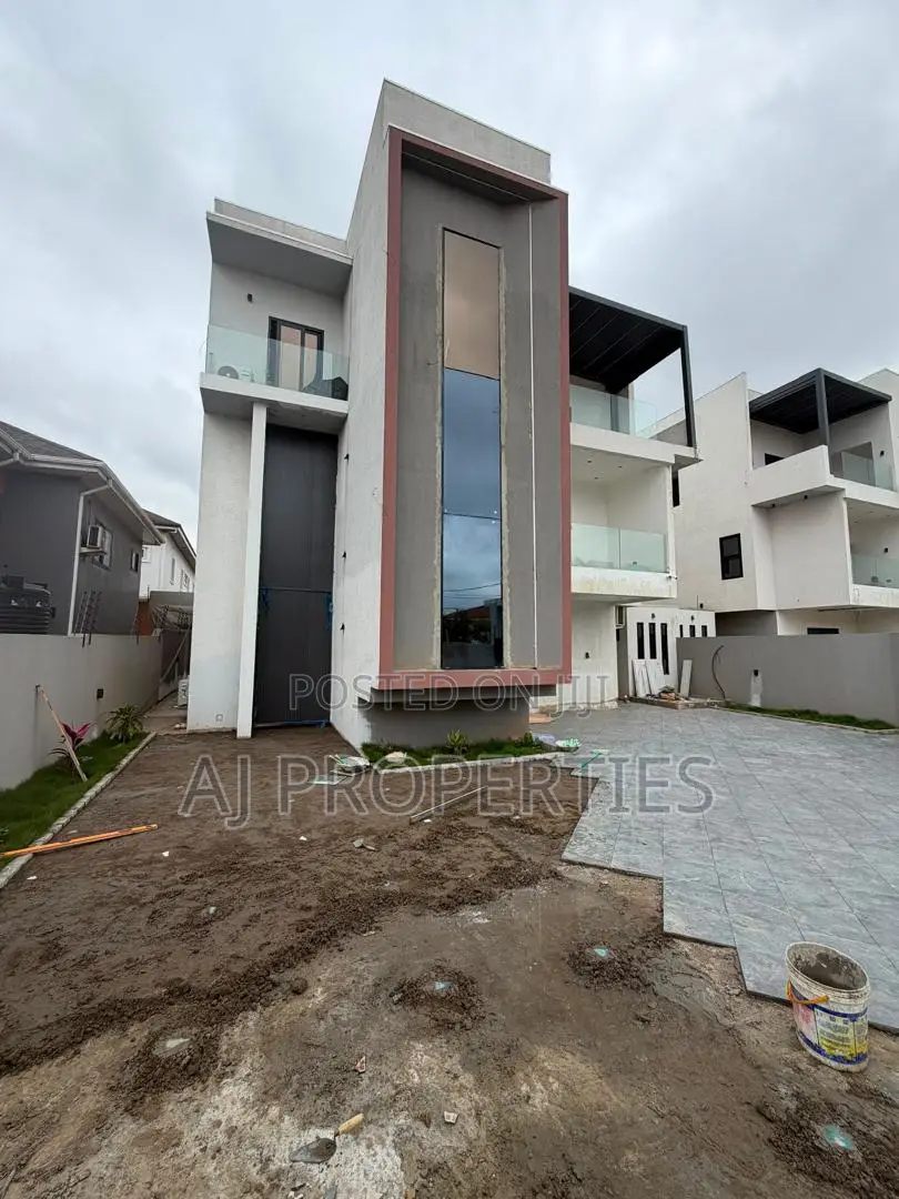 5bdrm House in East Legon for sale