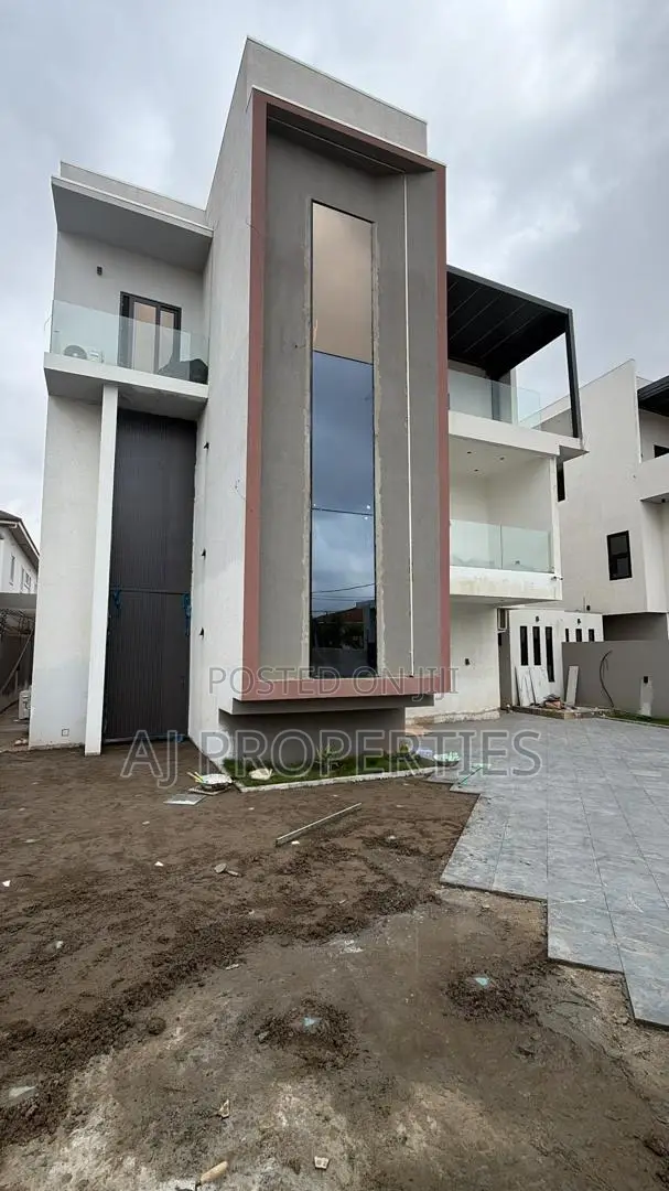 5bdrm House in East Legon for sale