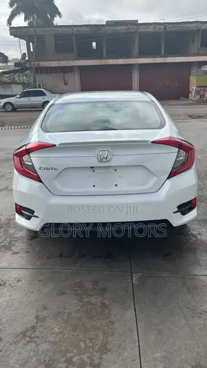 Honda Civic EX 4dr Hatchback (1.5L 4cyl) 2017 White