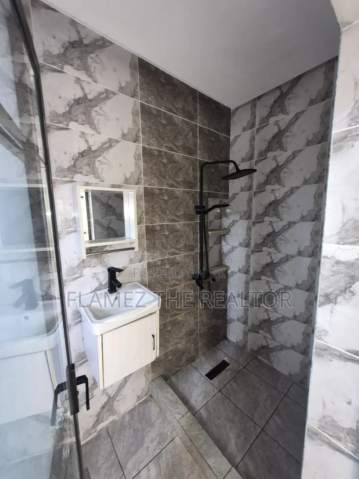 4bdrm Duplex in Satellite Ghs Estate, Amasaman for rent