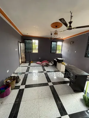 3bdrm Apartment in Adenta Ashiyie for rent