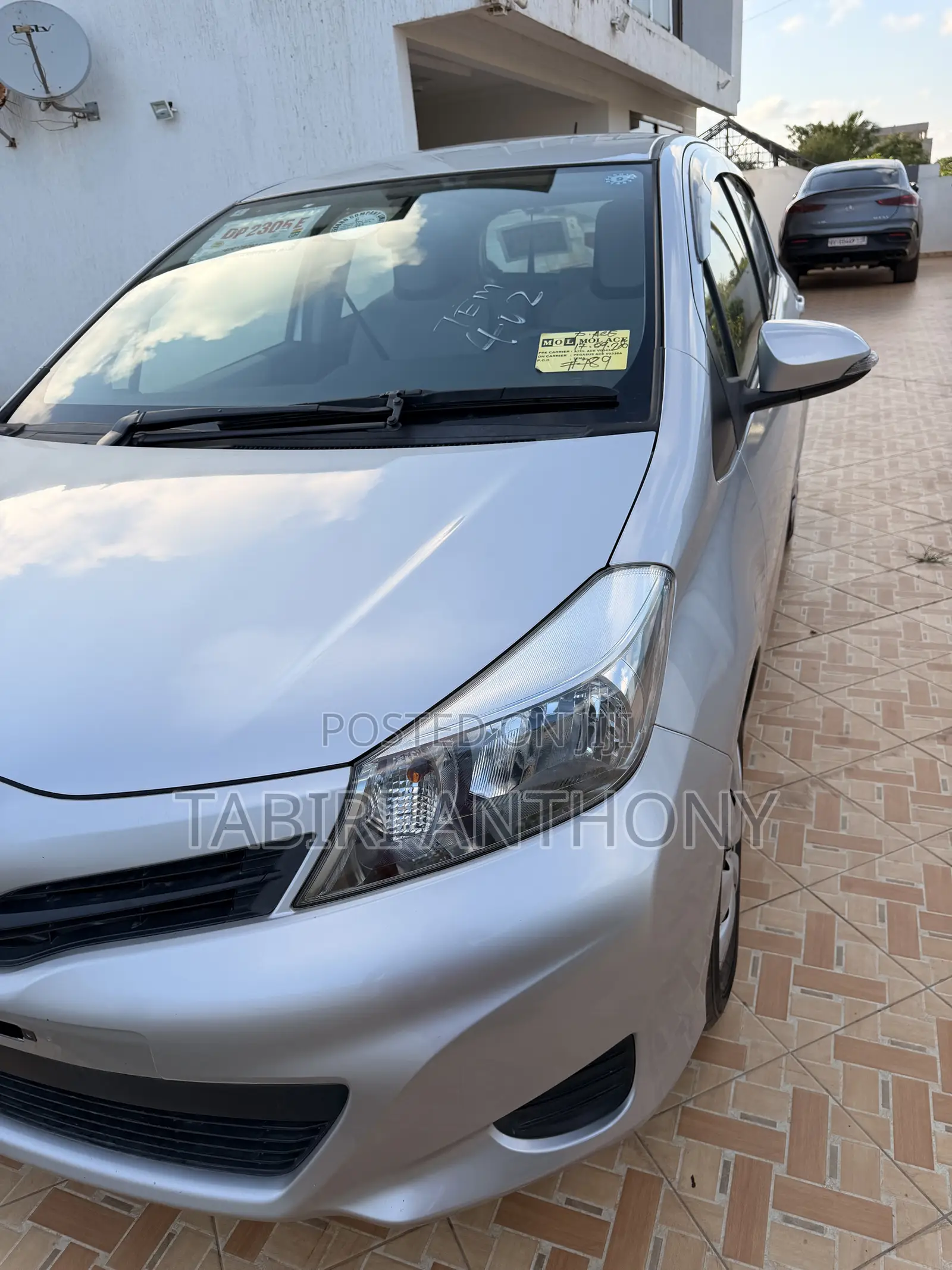 Toyota Vitz 2014 Silver