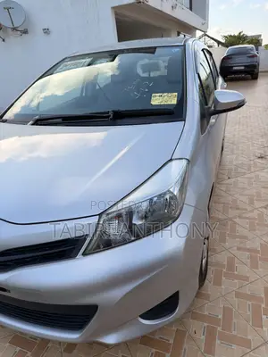Toyota Vitz 2014 Silver