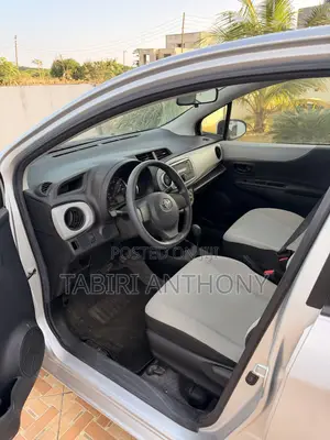 Toyota Vitz 2014 Silver